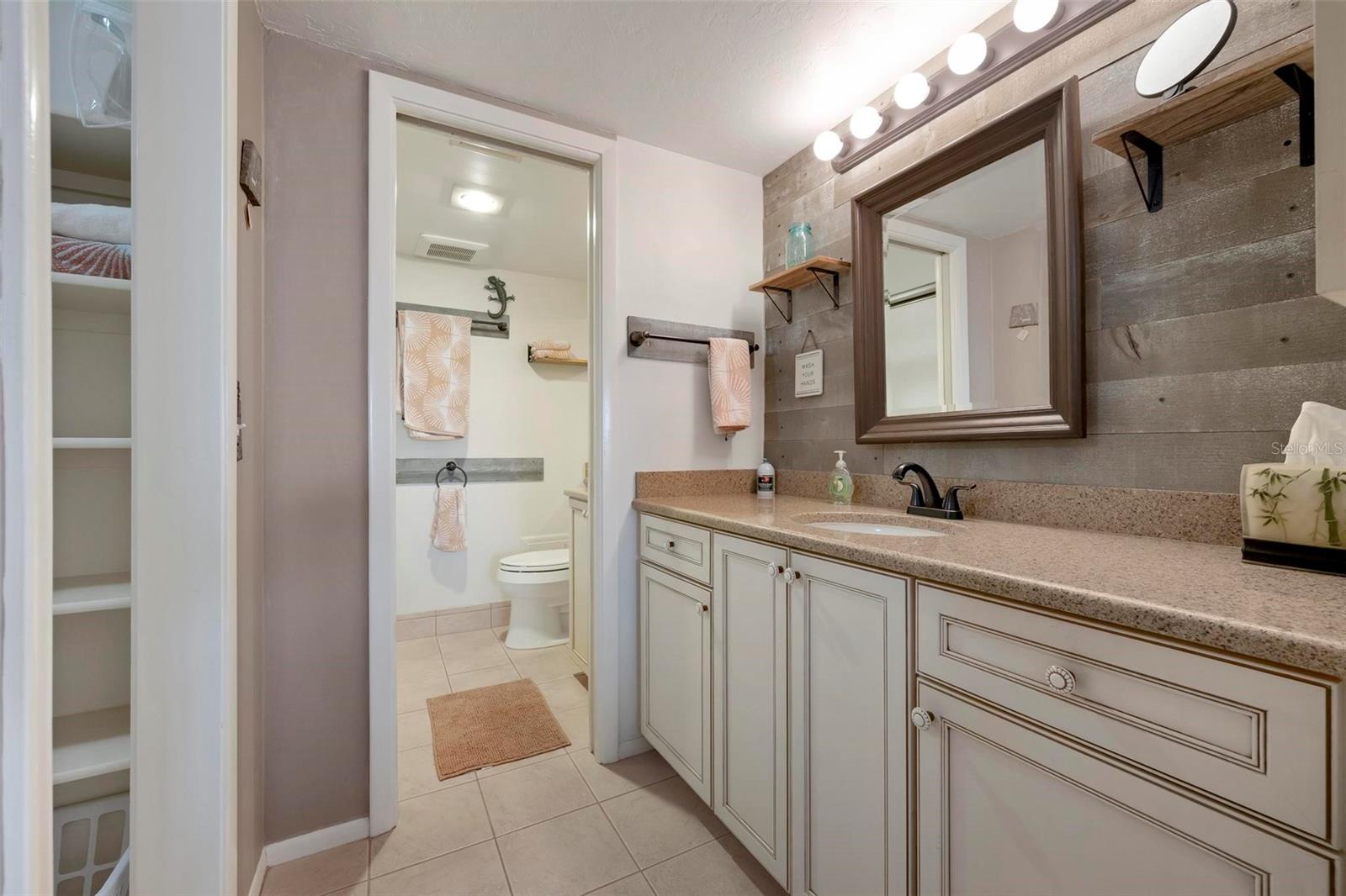 Image 22 of 55 For 8767 Midnight Pass Road 505f