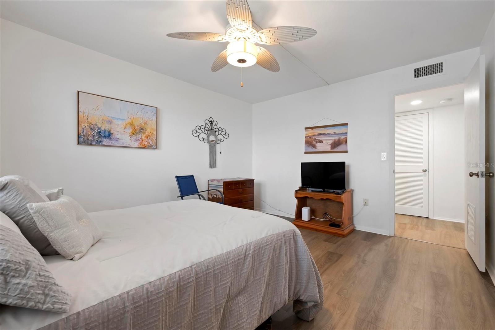 Image 24 of 55 For 8767 Midnight Pass Road 505f