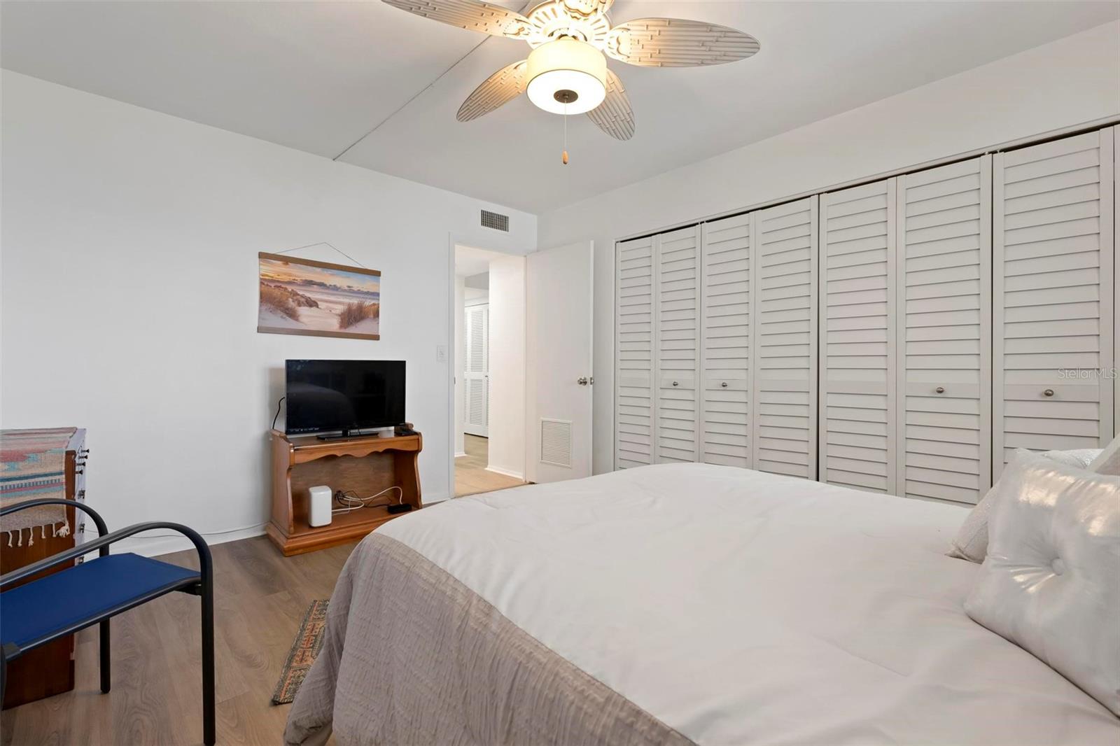 Image 25 of 55 For 8767 Midnight Pass Road 505f