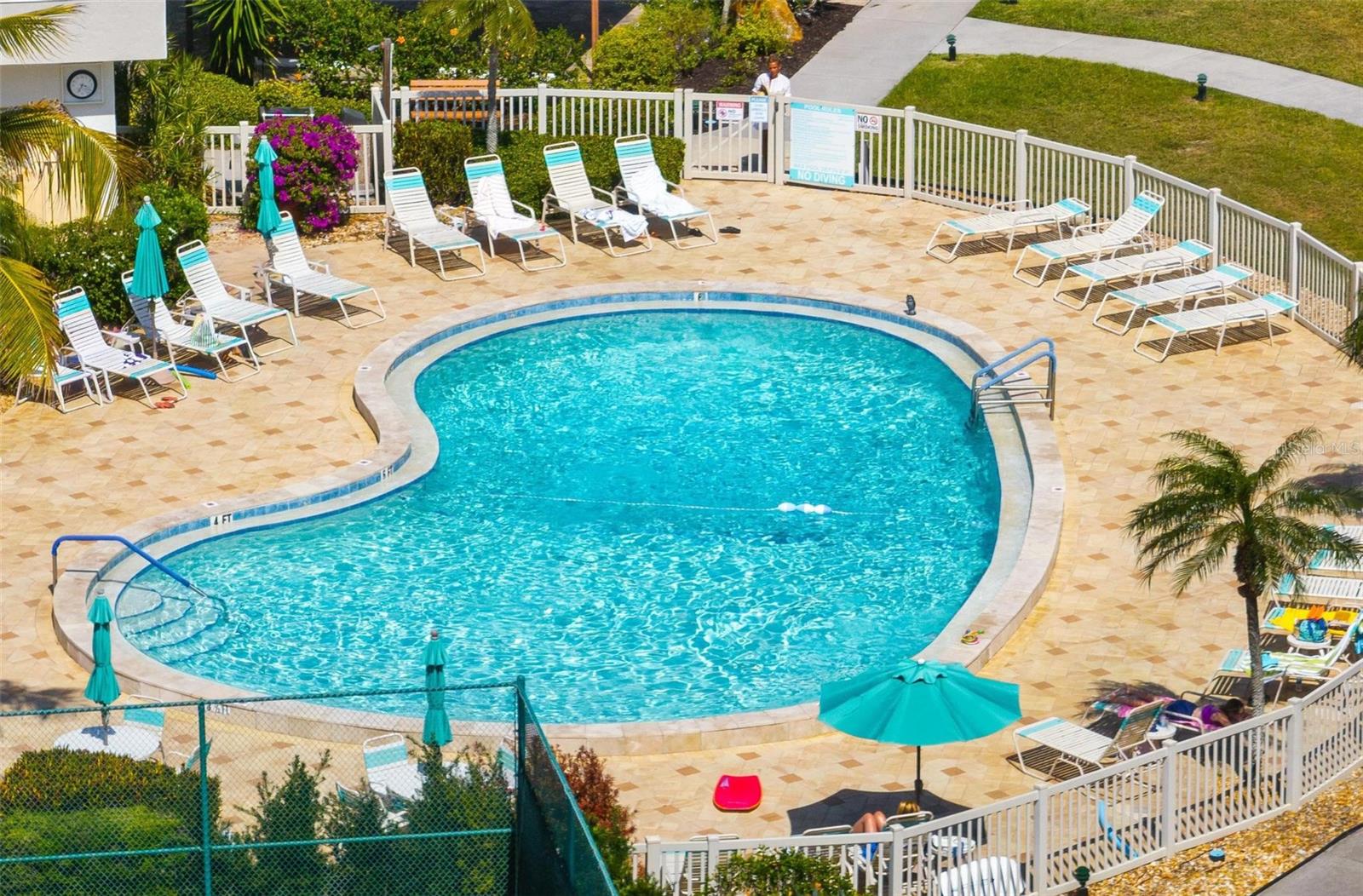 Image 33 of 55 For 8767 Midnight Pass Road 505f