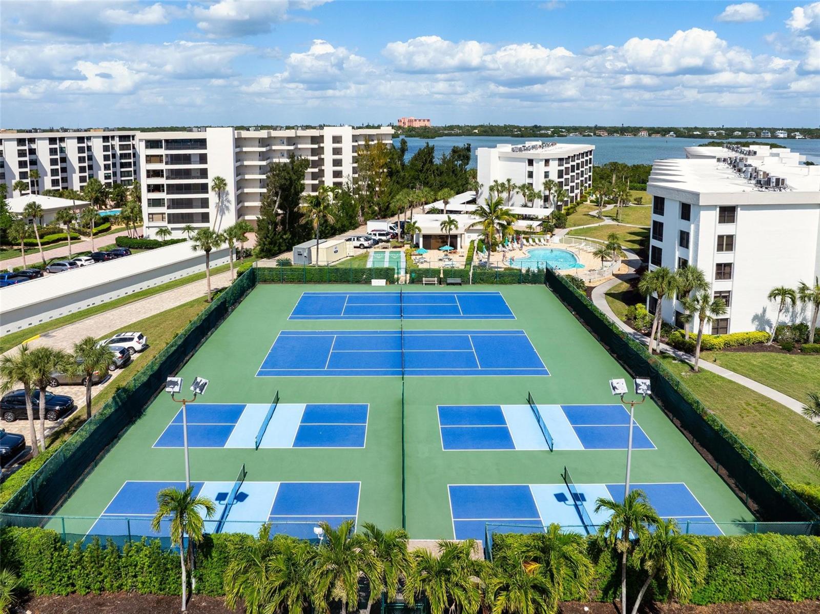 Image 34 of 55 For 8767 Midnight Pass Road 505f