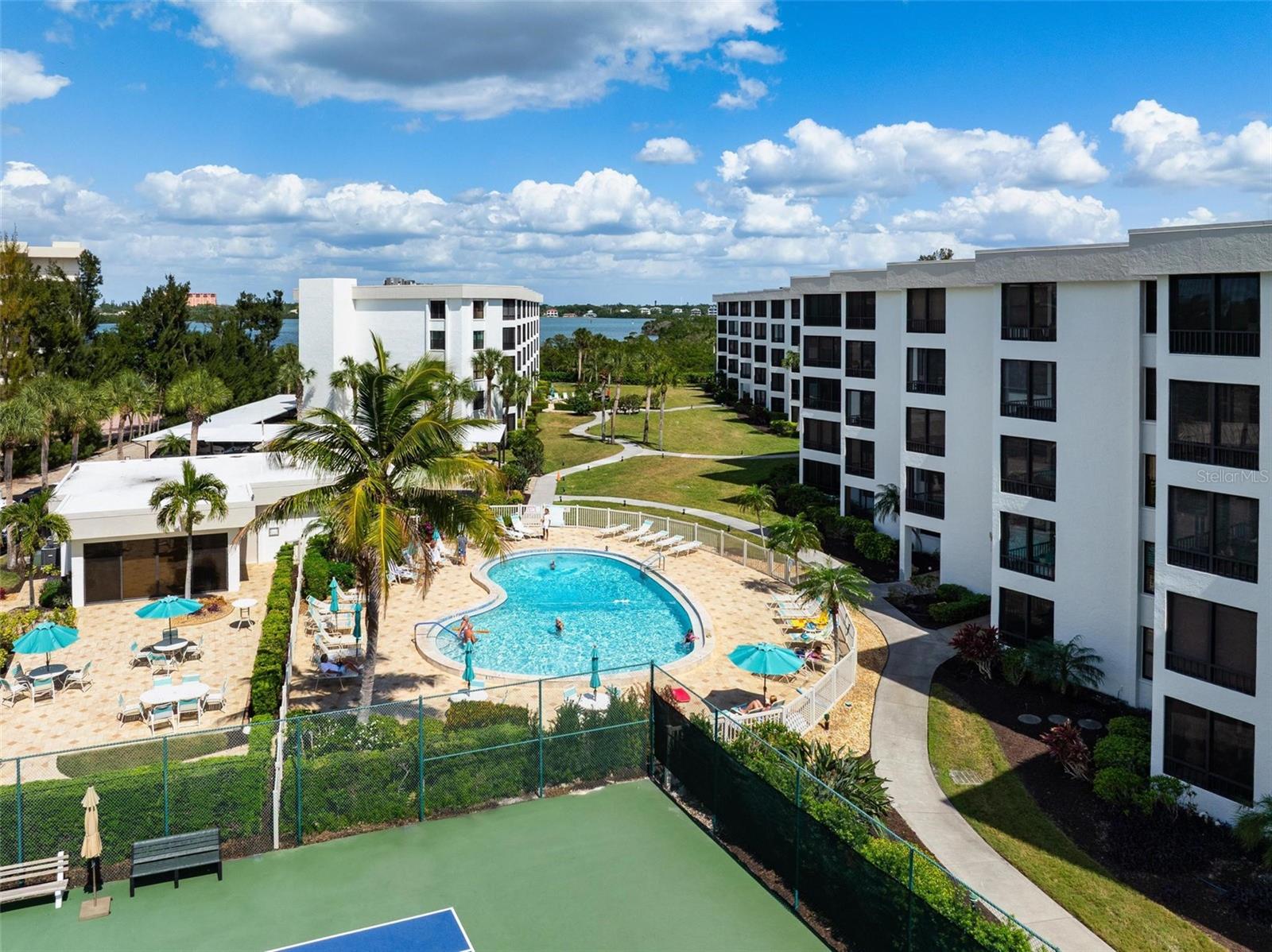 Image 35 of 55 For 8767 Midnight Pass Road 505f