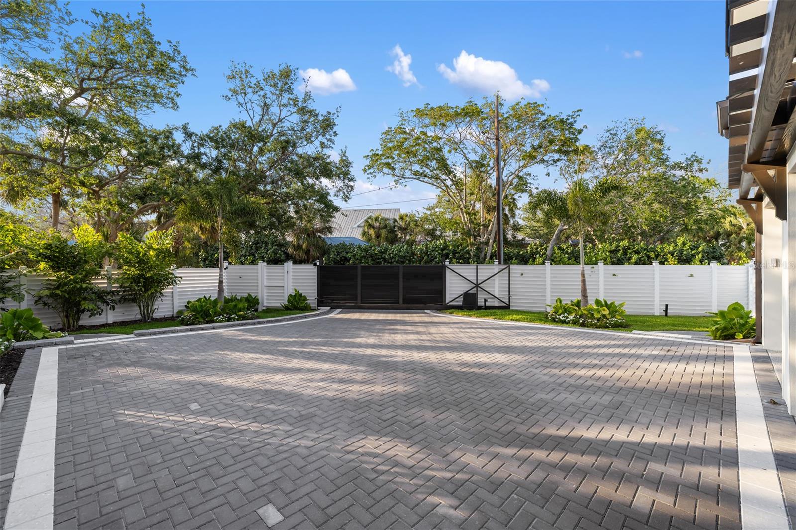 Image 22 of 93 For 4634 Higel Avenue