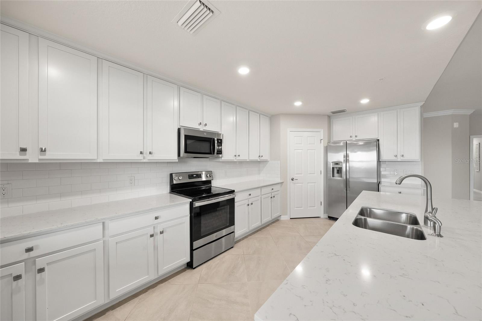 Image 5 of 83 For 10805 Tarflower Drive 102