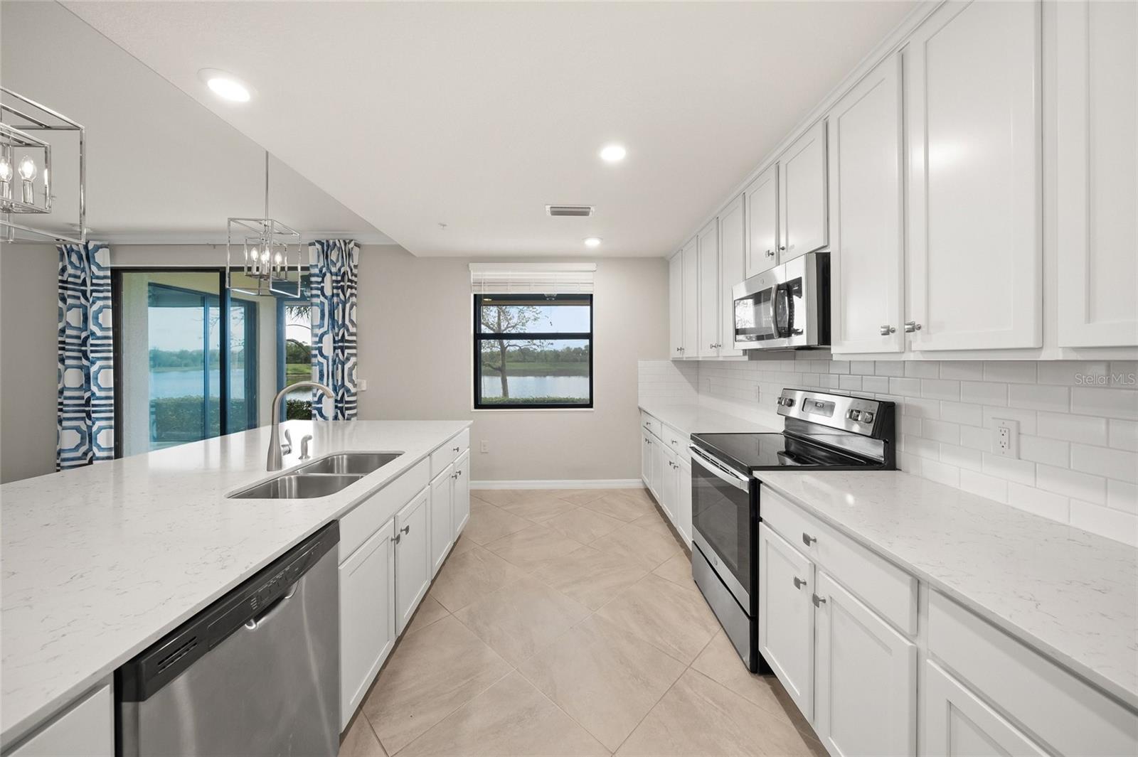 Image 6 of 83 For 10805 Tarflower Drive 102