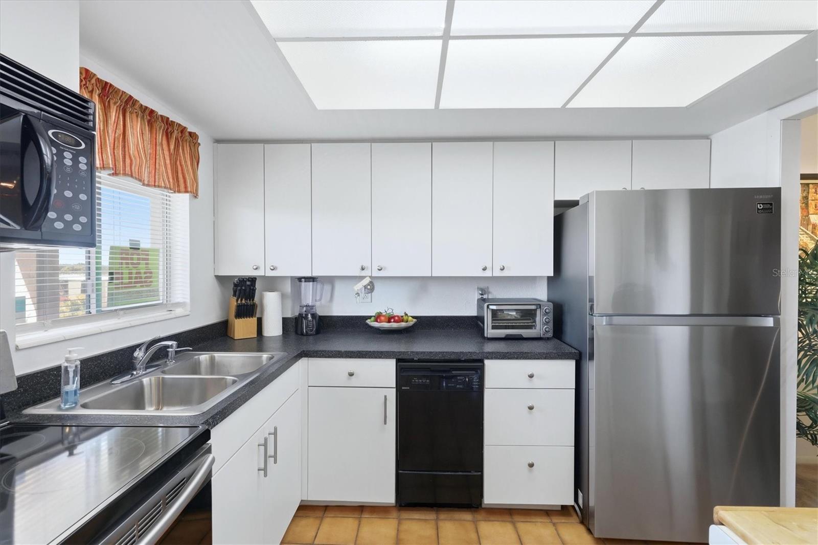 Image 14 of 23 For 4137 Lake Bayshore Drive C505