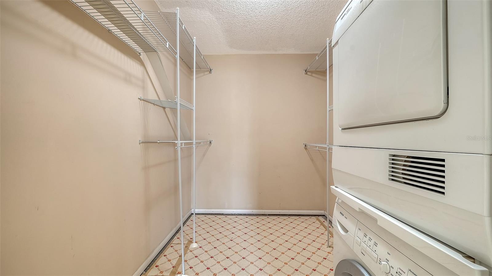 Image 25 of 81 For 4380 Exeter Drive 101