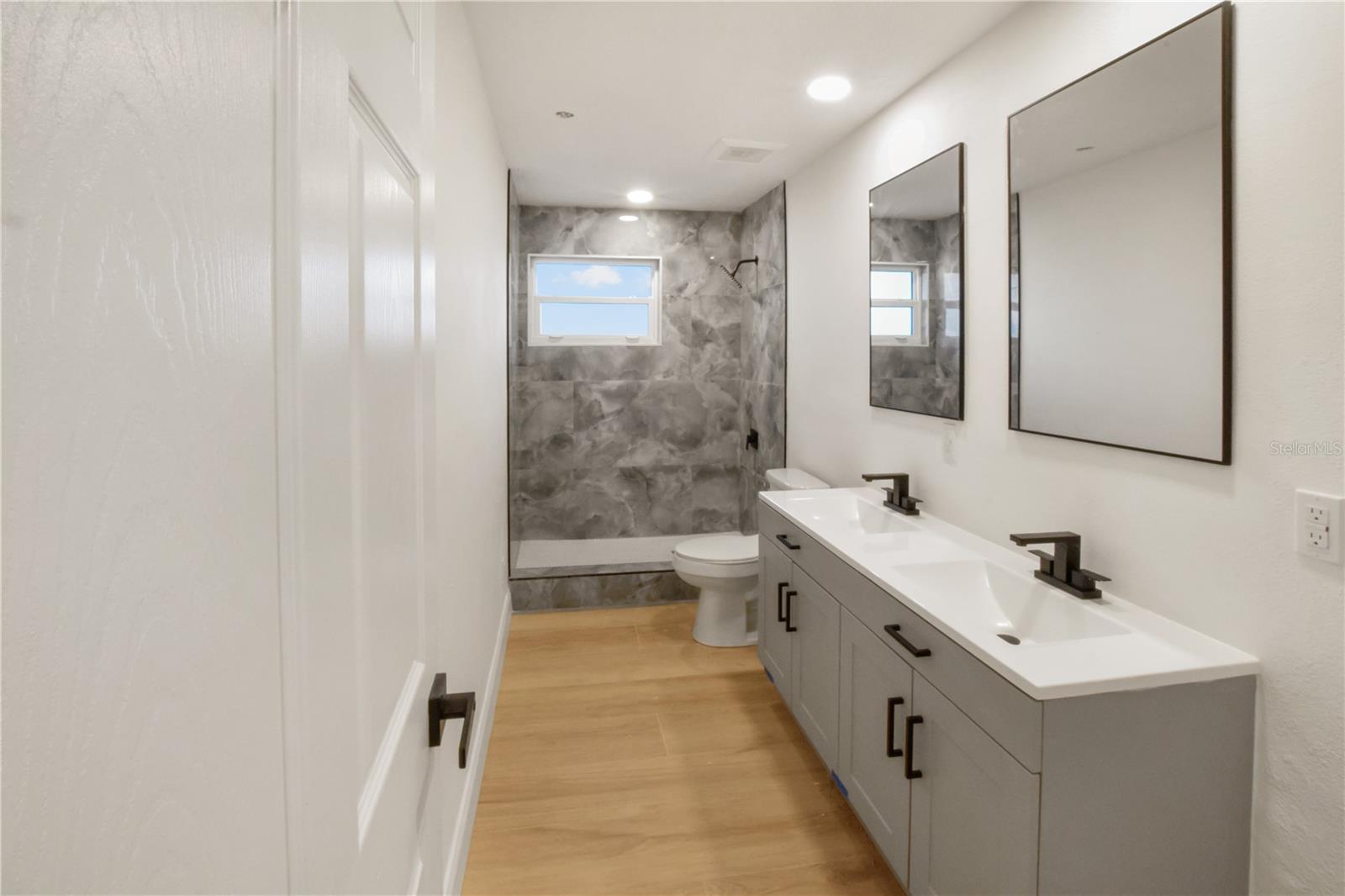 Image 11 of 16 For 3141 Irving Street