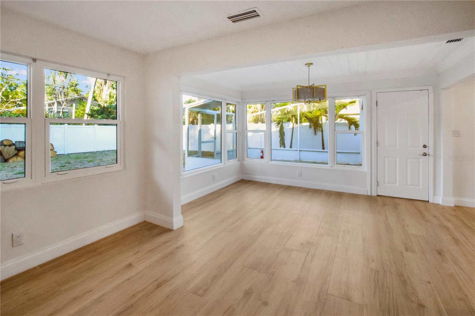 Image 6 of 16 For 3141 Irving Street