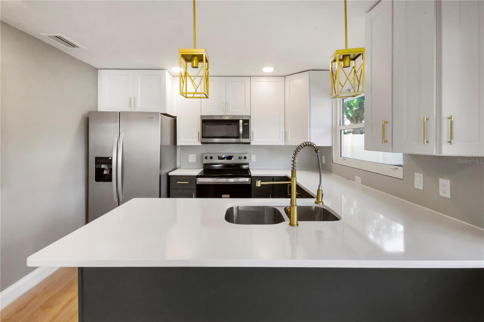 Image 8 of 16 For 3141 Irving Street