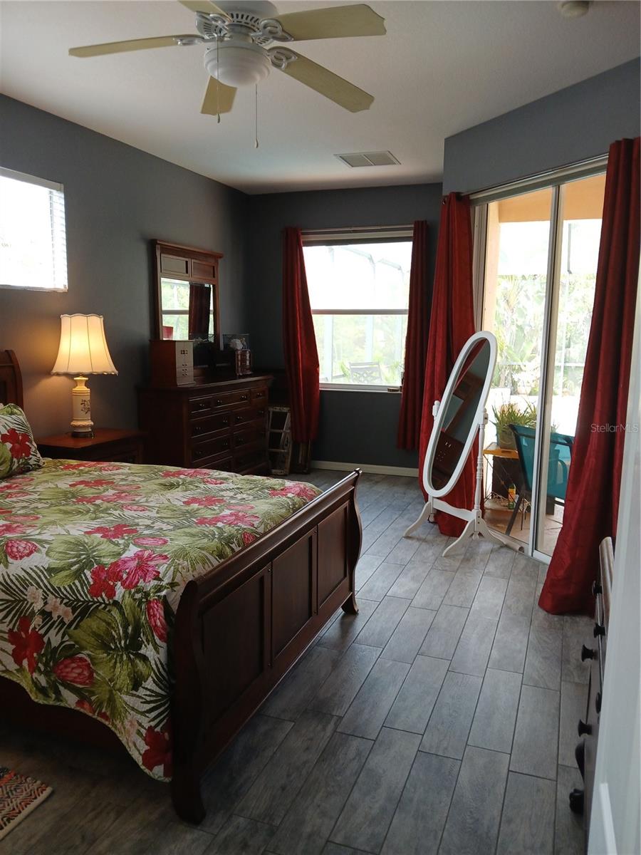 Image 11 of 49 For 6631 63rd Terrace E