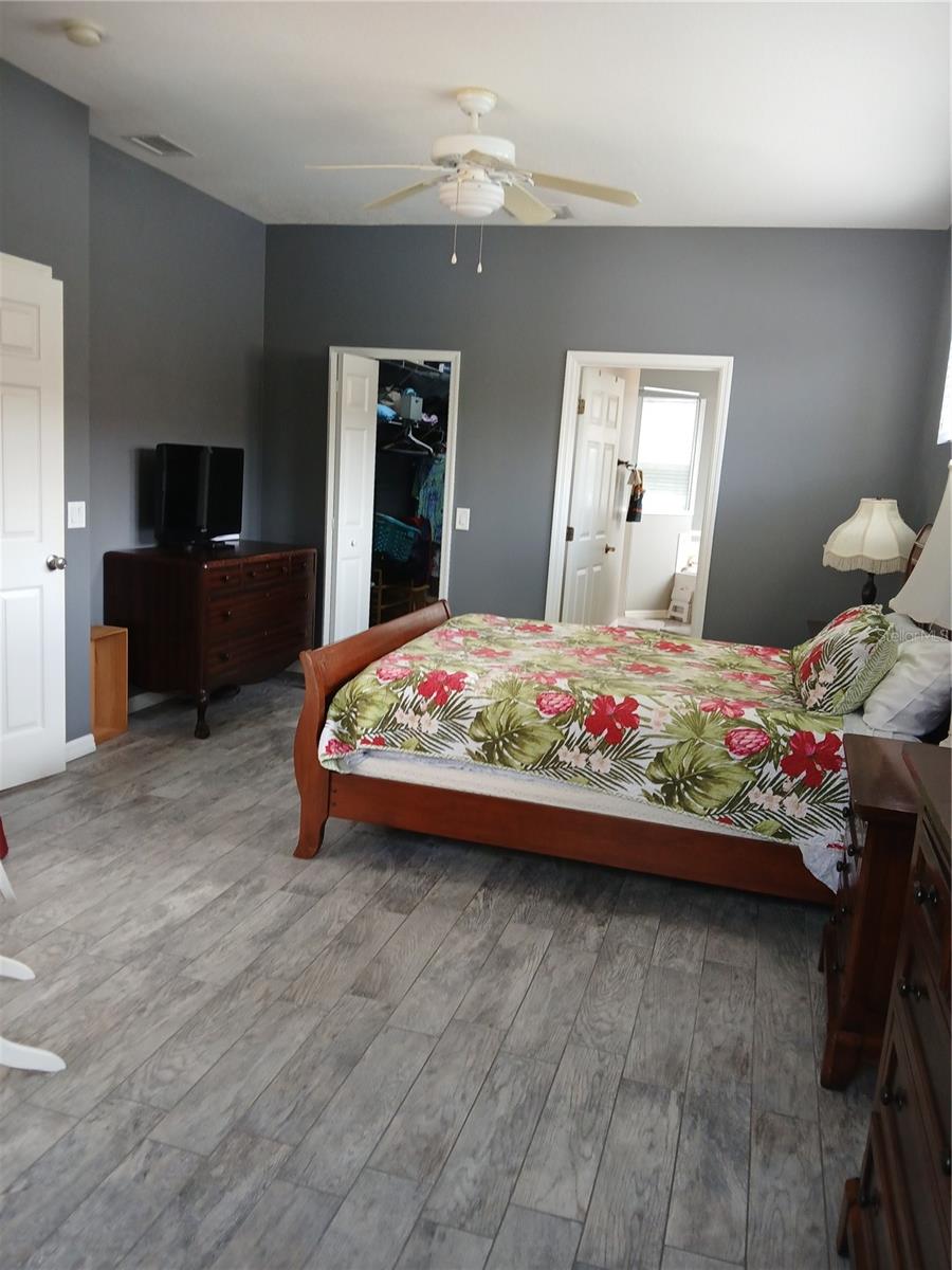 Image 12 of 49 For 6631 63rd Terrace E