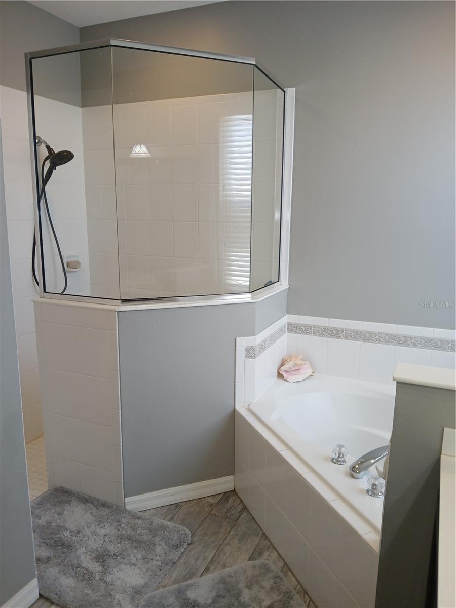 Image 13 of 49 For 6631 63rd Terrace E