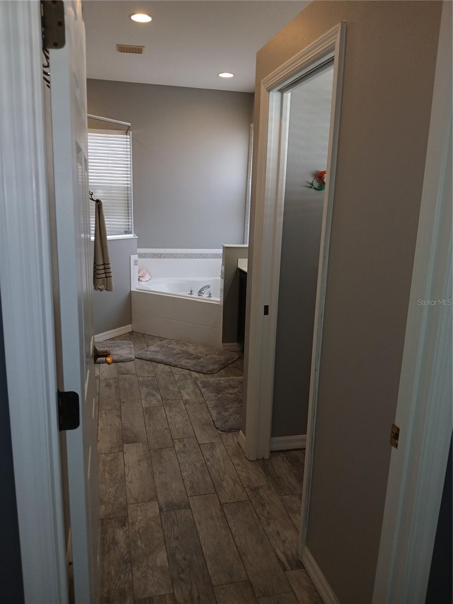 Image 14 of 49 For 6631 63rd Terrace E