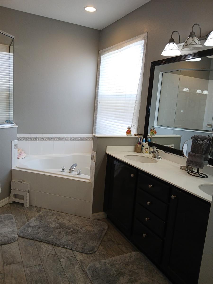 Image 15 of 49 For 6631 63rd Terrace E