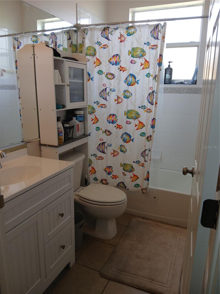 Image 18 of 49 For 6631 63rd Terrace E