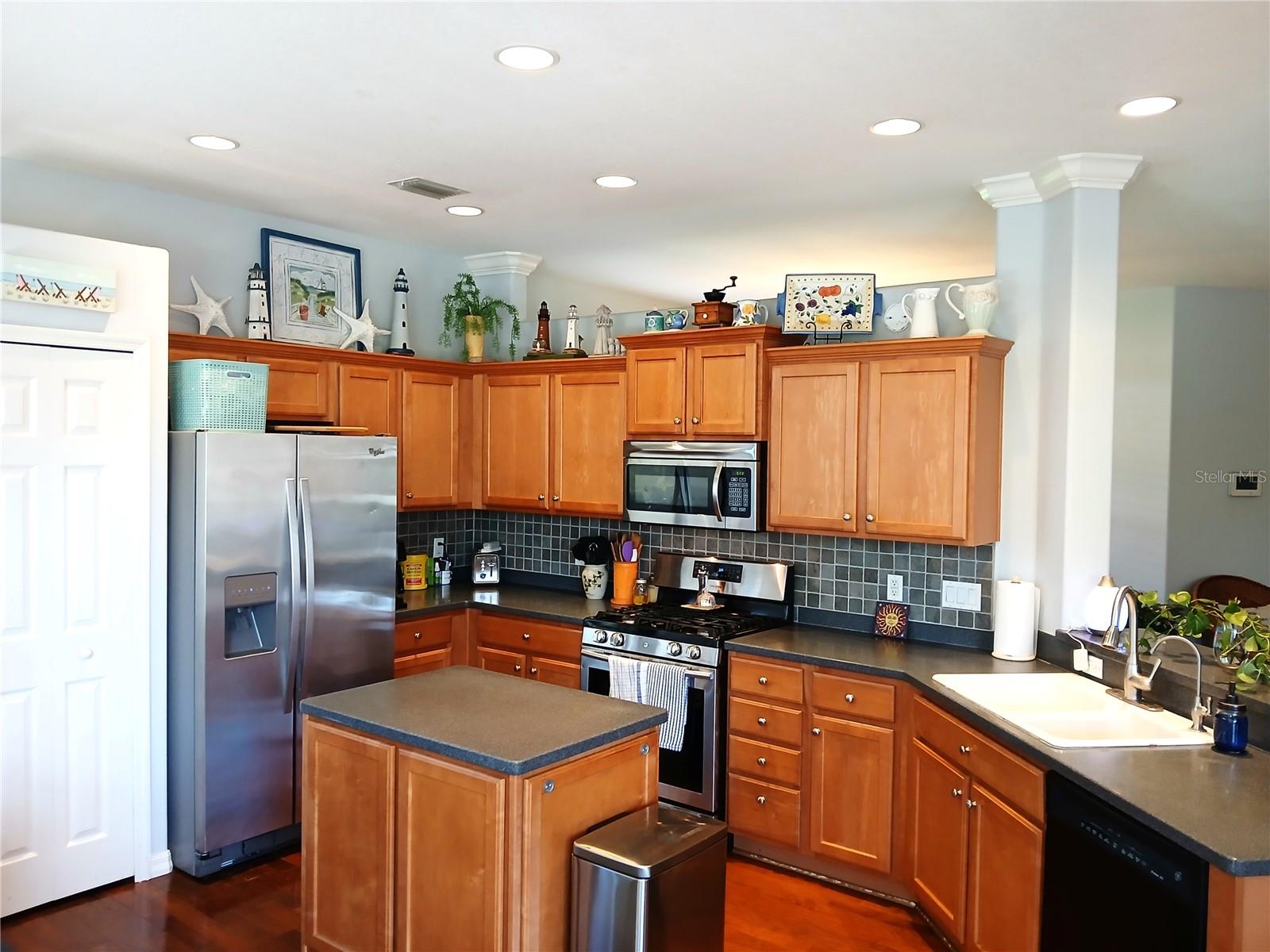 Image 9 of 49 For 6631 63rd Terrace E