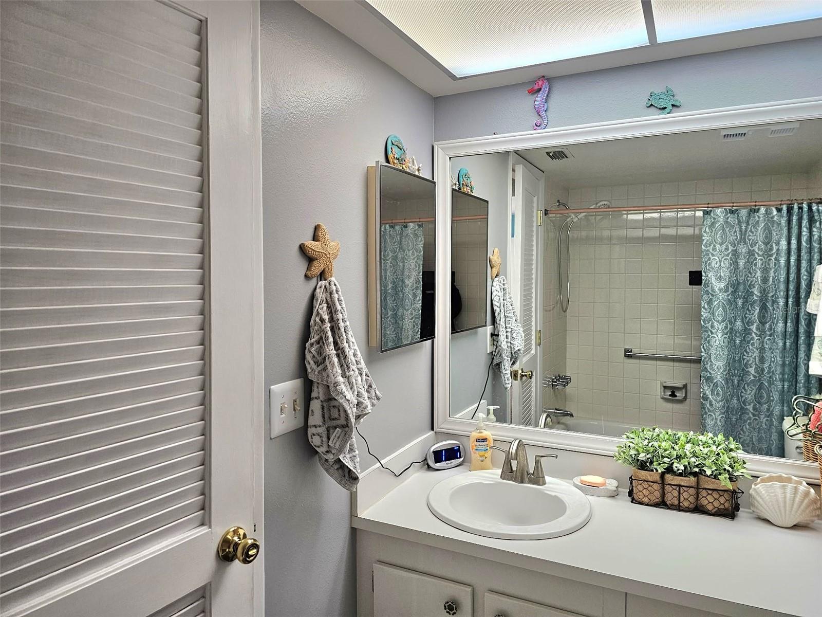 Image 25 of 41 For 315 30th Avenue W B307