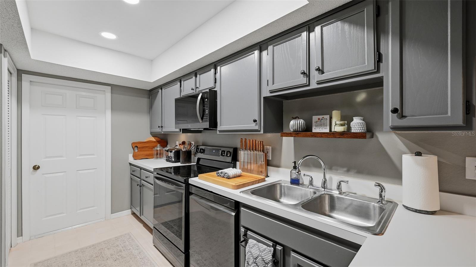 Image 6 of 27 For 4504 Citation Lane C