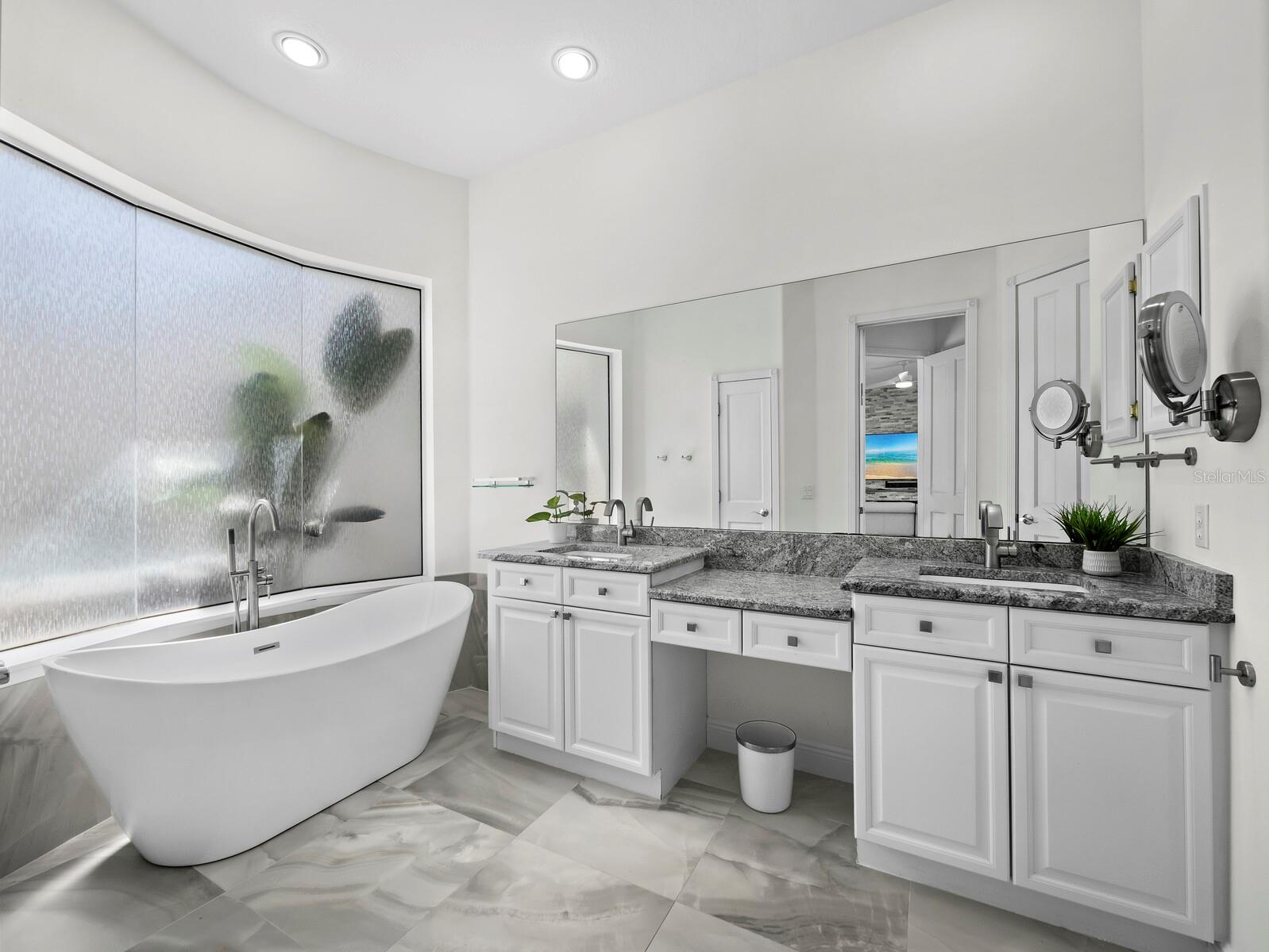 Image 19 of 47 For 1914 Harbour Links Circle 10