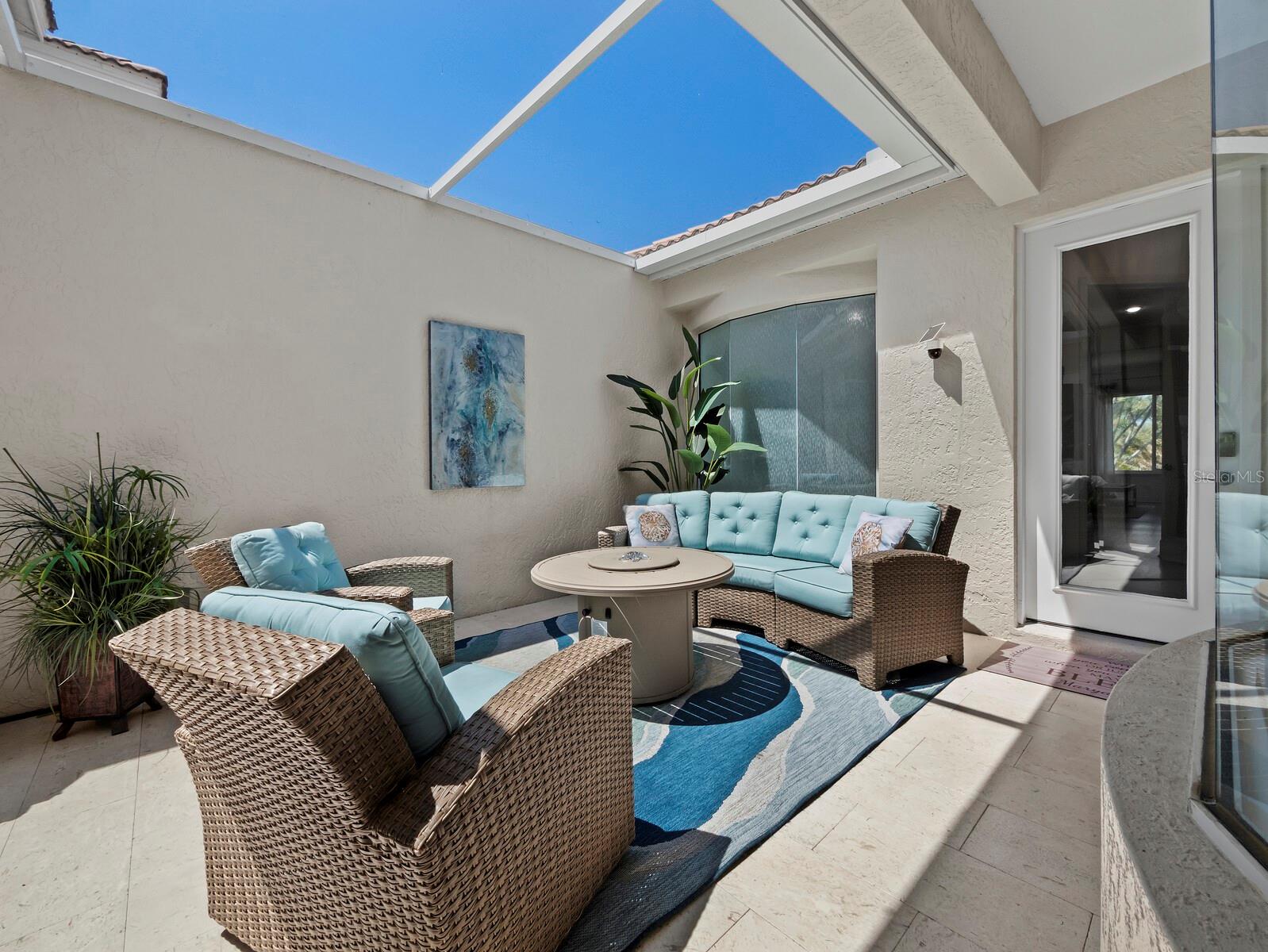 Image 4 of 47 For 1914 Harbour Links Circle 10