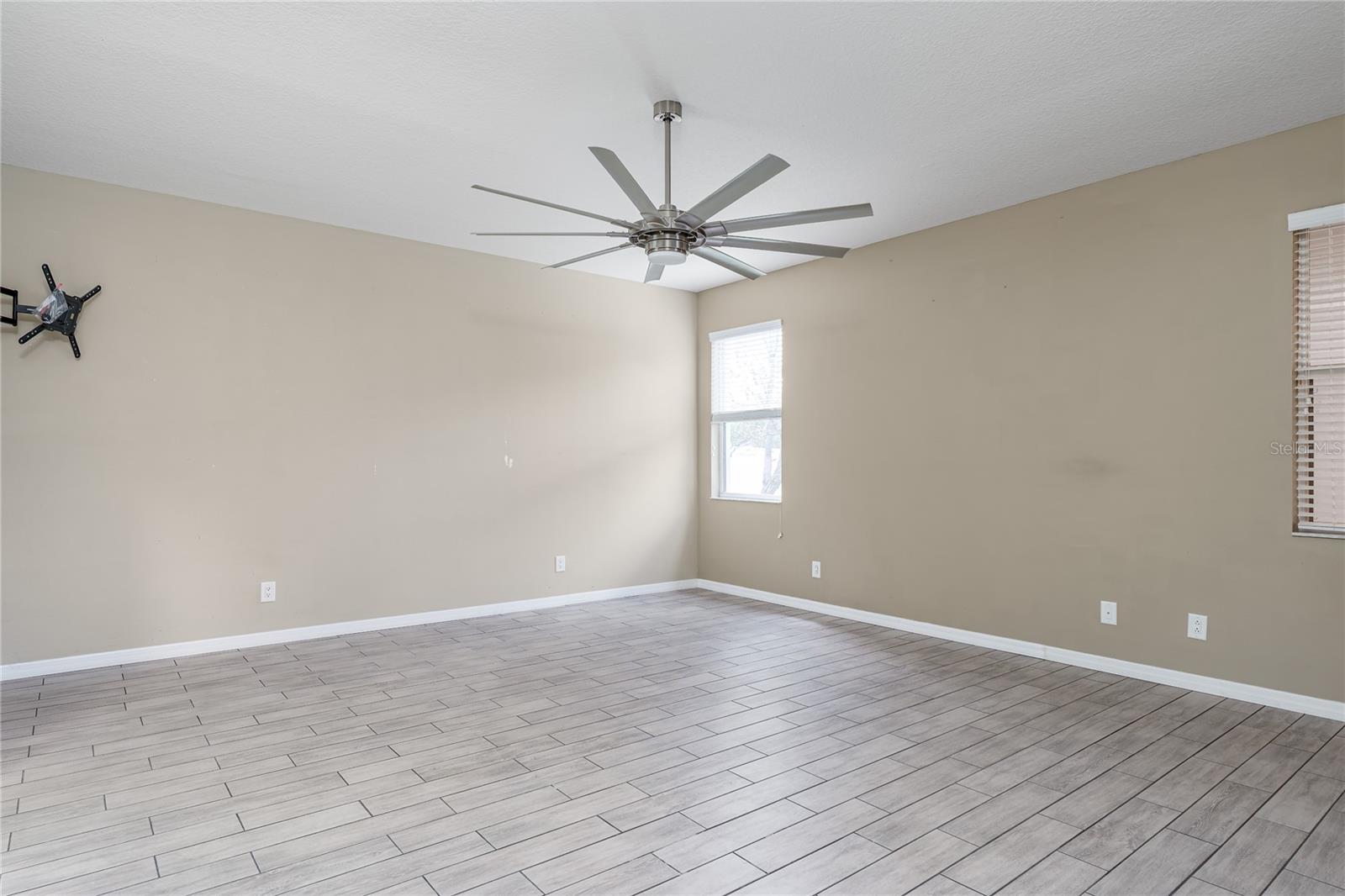 Image 18 of 41 For 11919 55th Court E