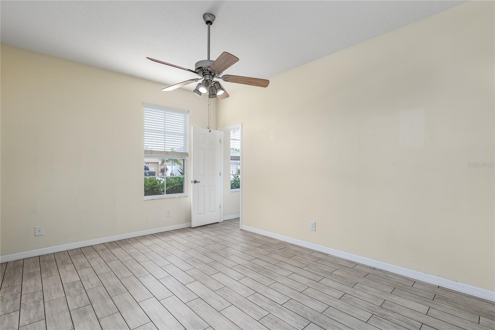 Image 19 of 41 For 11919 55th Court E