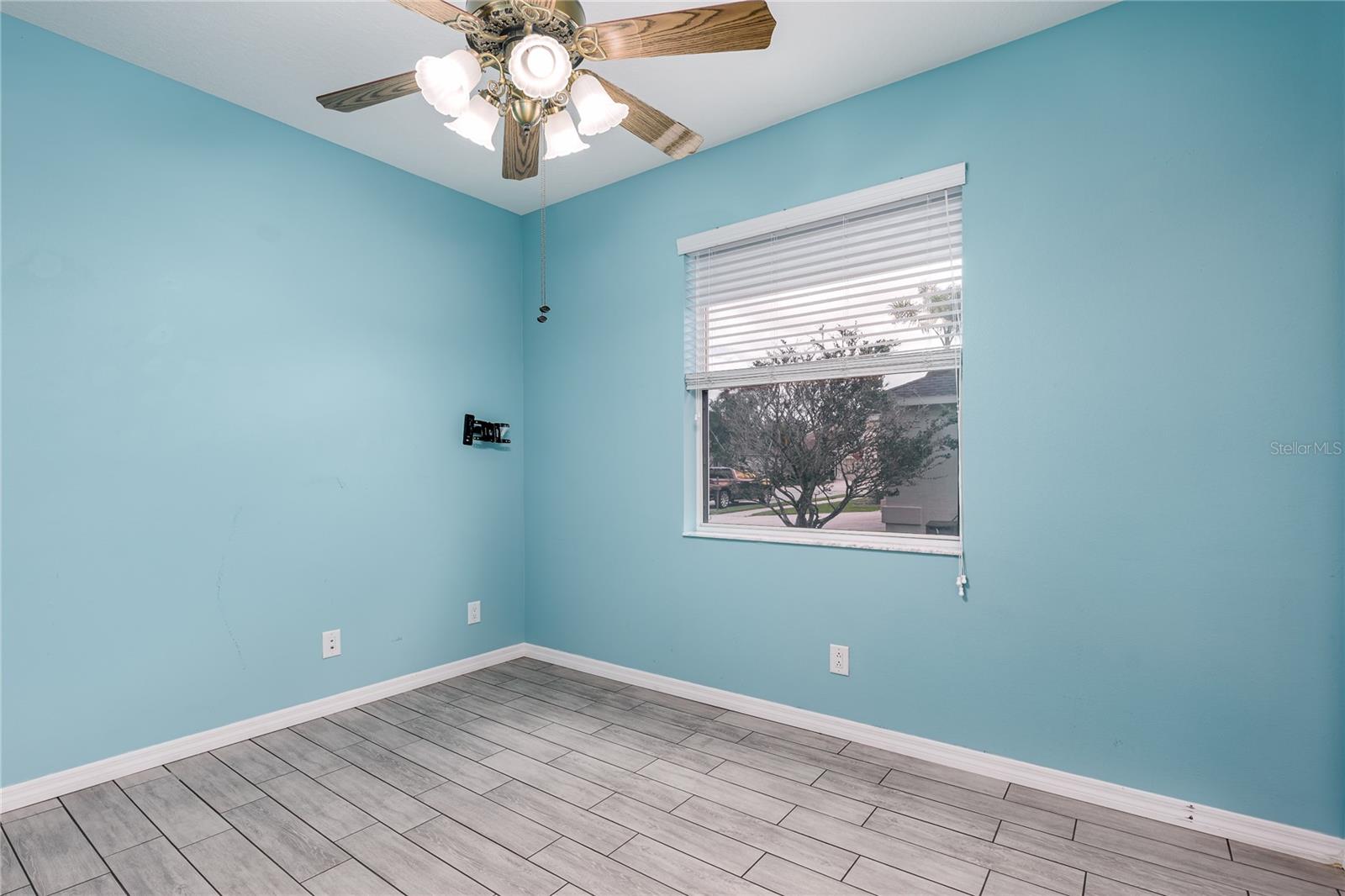 Image 27 of 41 For 11919 55th Court E