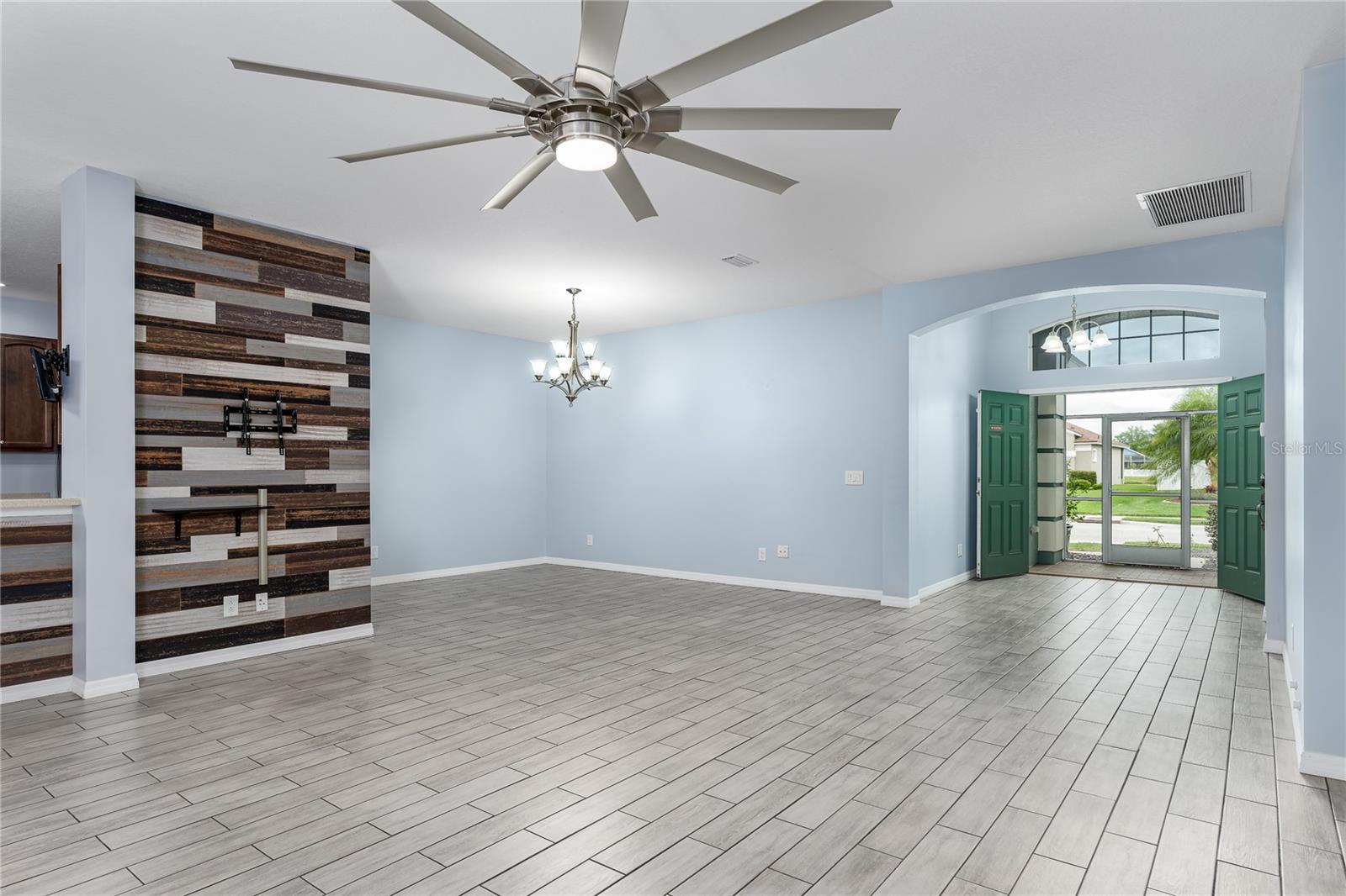 Image 8 of 41 For 11919 55th Court E