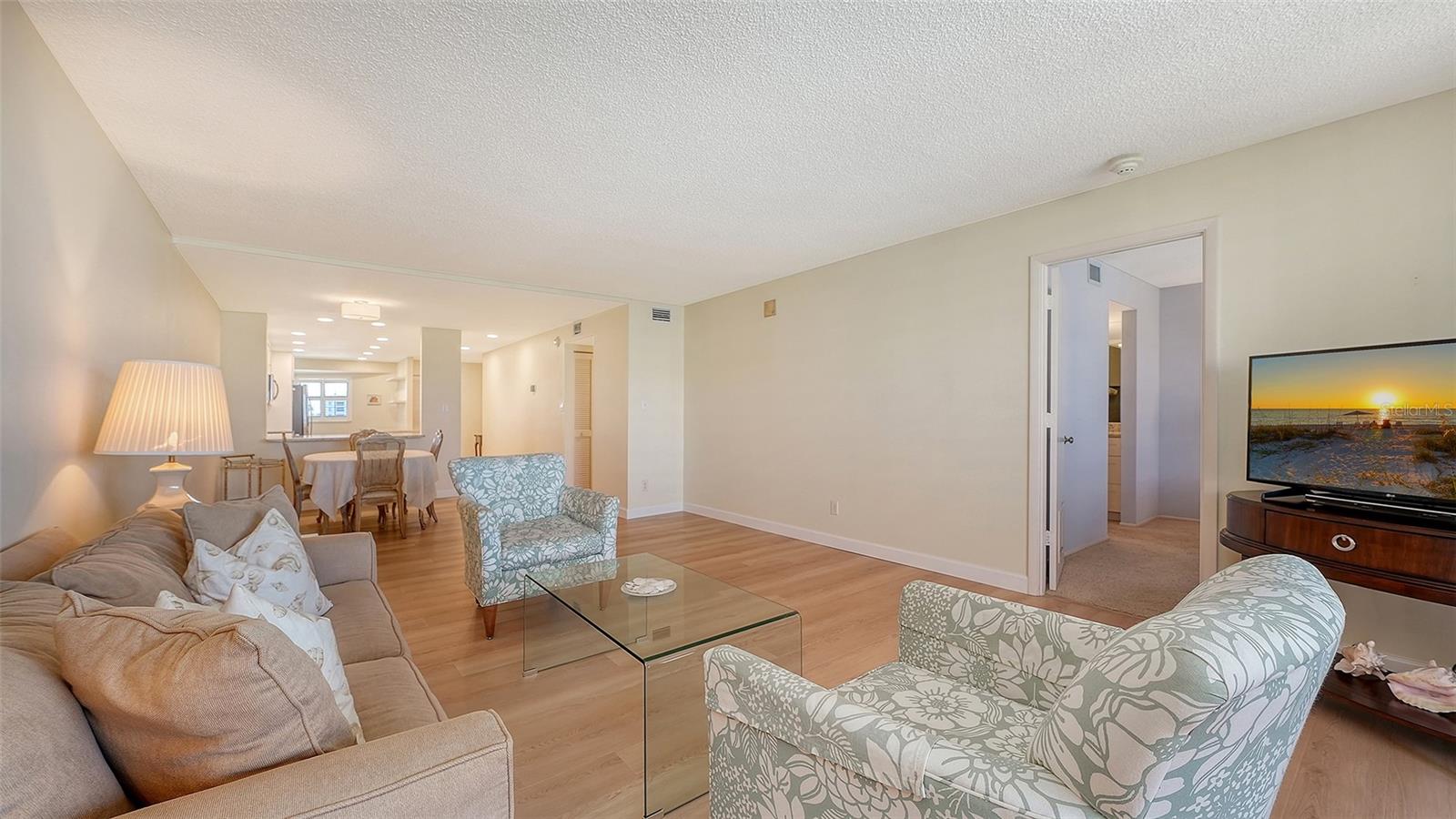 Image 17 of 35 For 5790 Midnight Pass Road 506