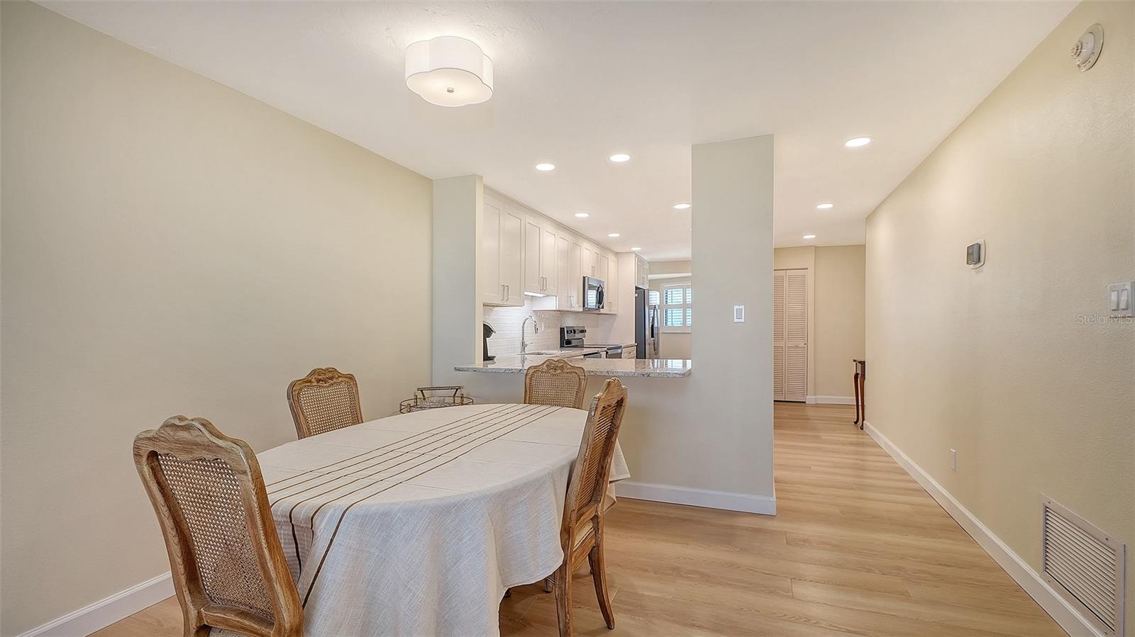 Image 18 of 35 For 5790 Midnight Pass Road 506