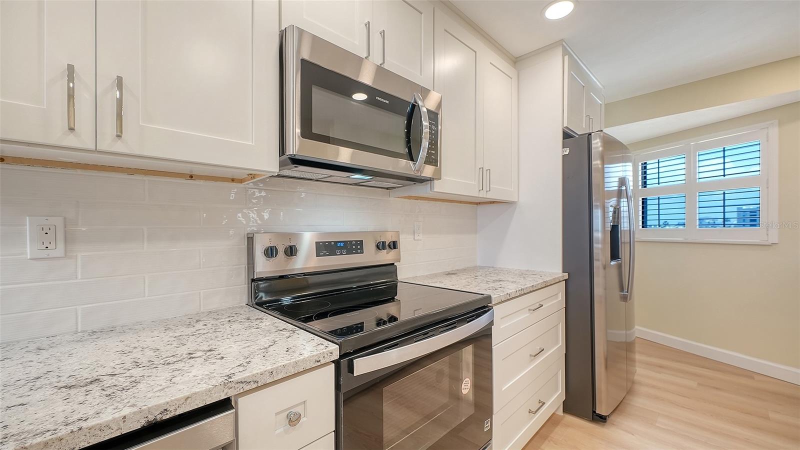 Image 21 of 35 For 5790 Midnight Pass Road 506