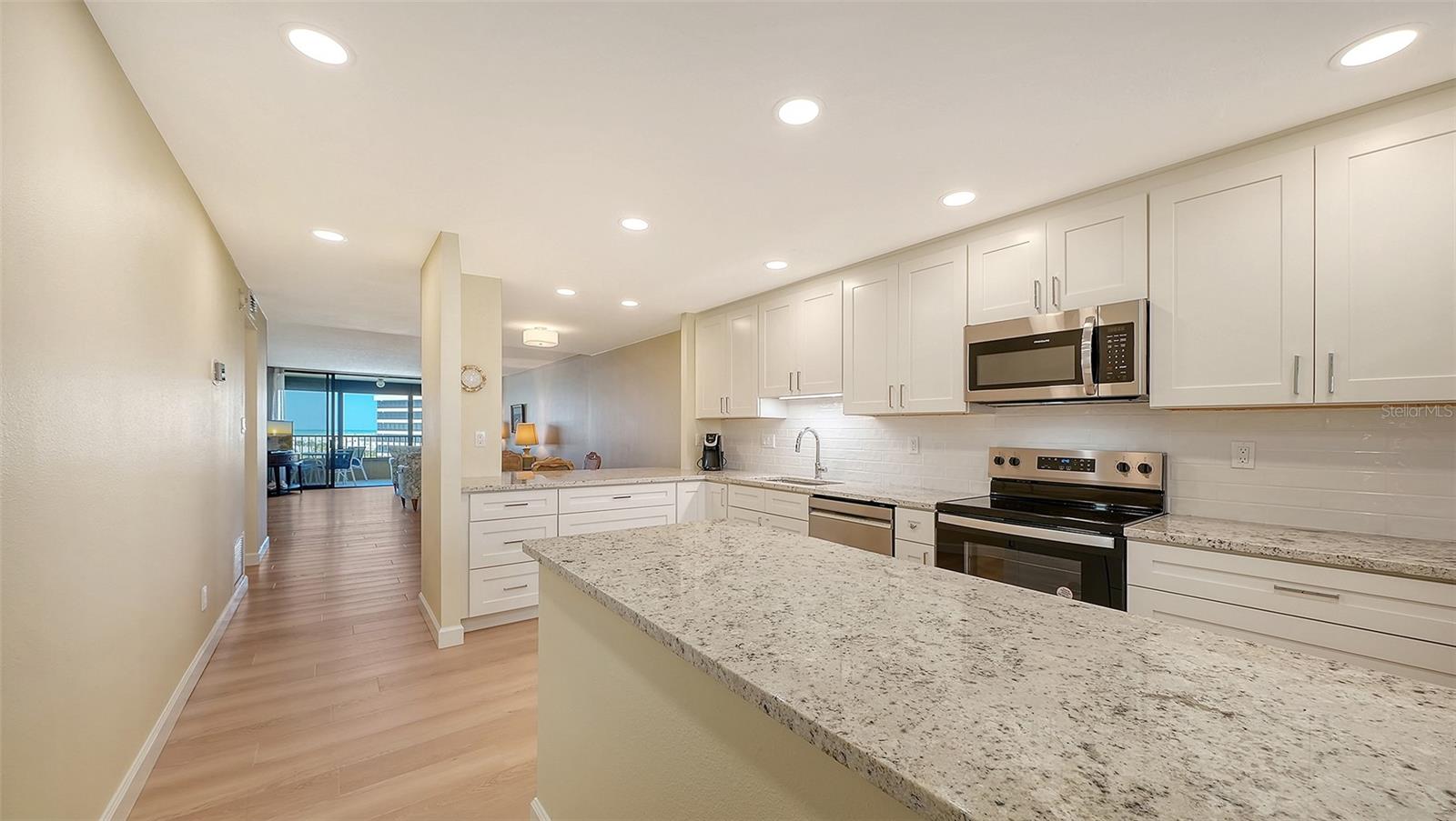 Image 26 of 35 For 5790 Midnight Pass Road 506