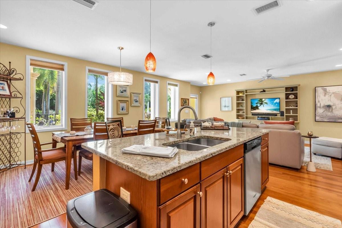 Image 11 of 43 For 1685 Laurel Street 4