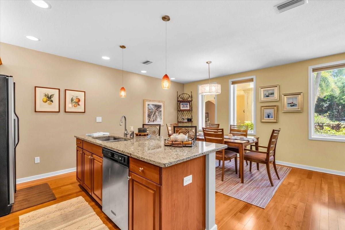 Image 12 of 43 For 1685 Laurel Street 4