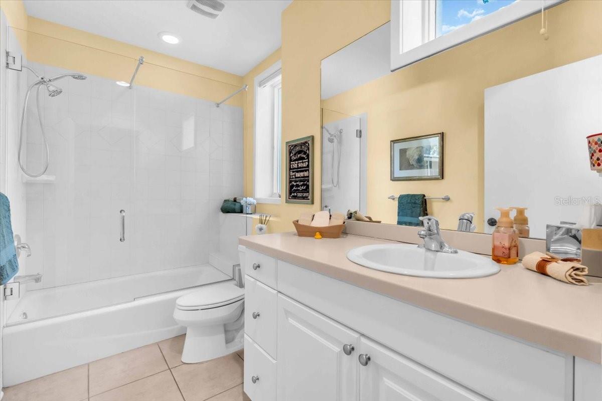 Image 14 of 43 For 1685 Laurel Street 4