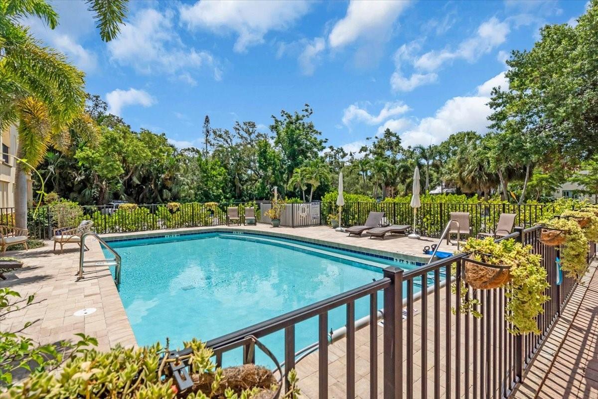 Image 2 of 43 For 1685 Laurel Street 4