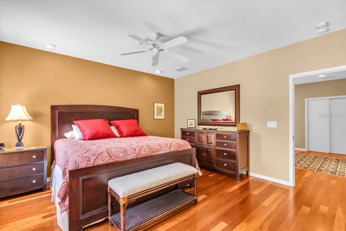 Image 22 of 43 For 1685 Laurel Street 4