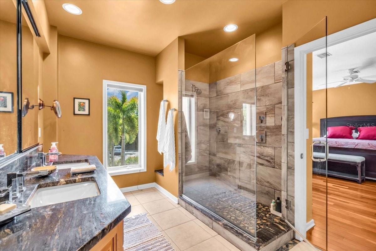 Image 23 of 43 For 1685 Laurel Street 4