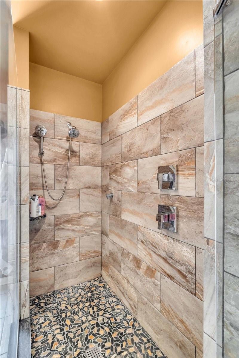 Image 25 of 43 For 1685 Laurel Street 4