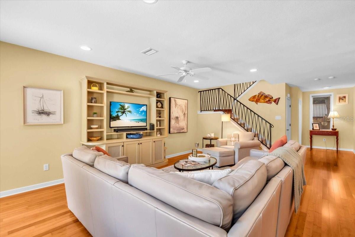 Image 4 of 43 For 1685 Laurel Street 4