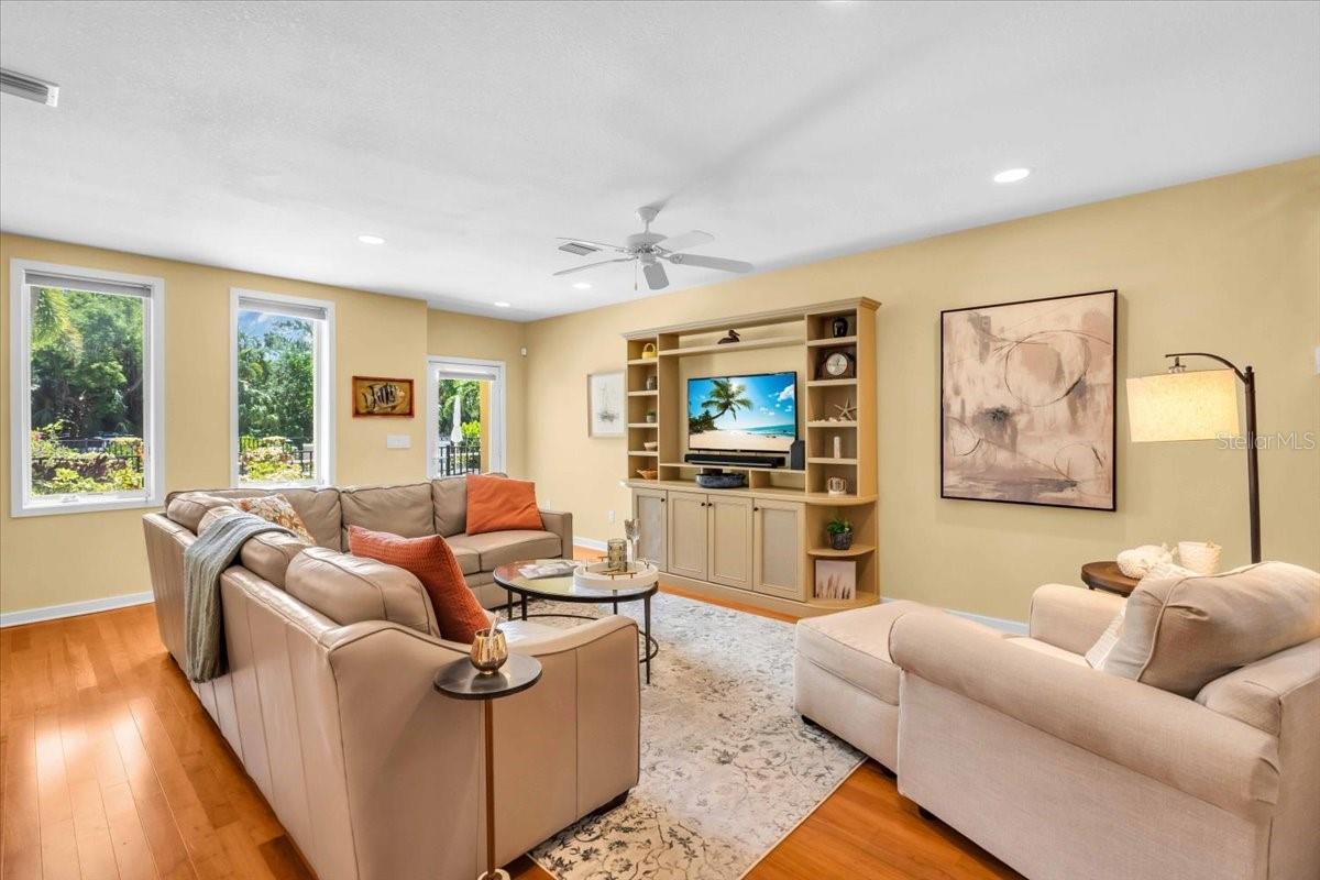 Image 6 of 43 For 1685 Laurel Street 4