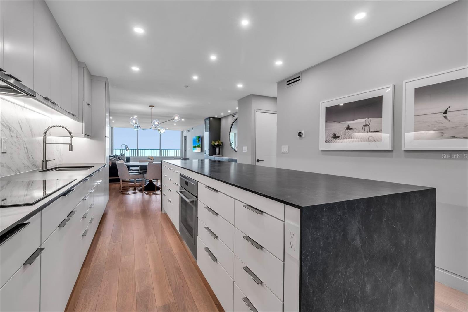 Image 10 of 76 For 5740 Midnight Pass Road 403