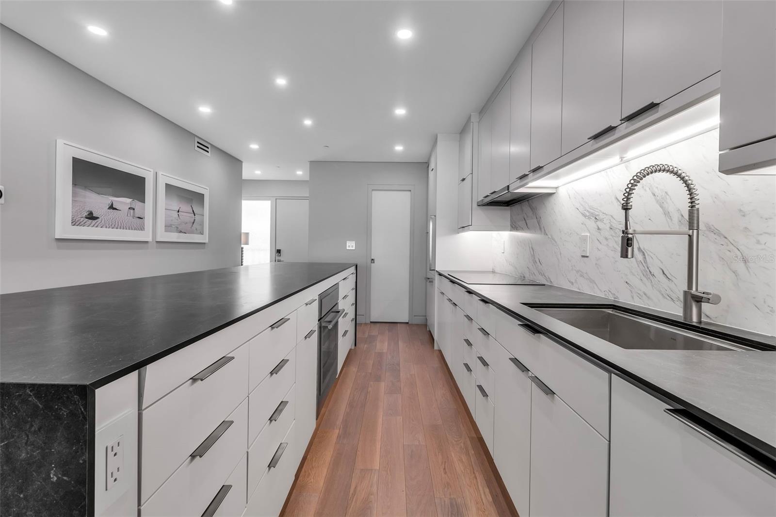 Image 11 of 76 For 5740 Midnight Pass Road 403