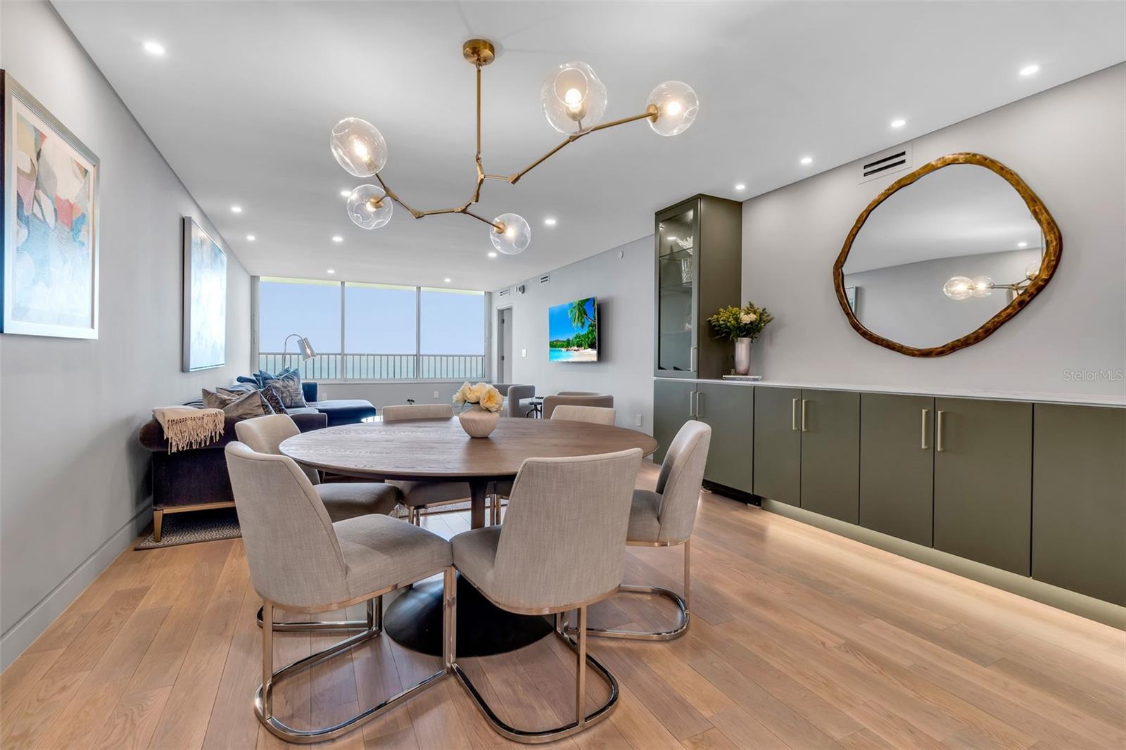 Image 16 of 76 For 5740 Midnight Pass Road 403