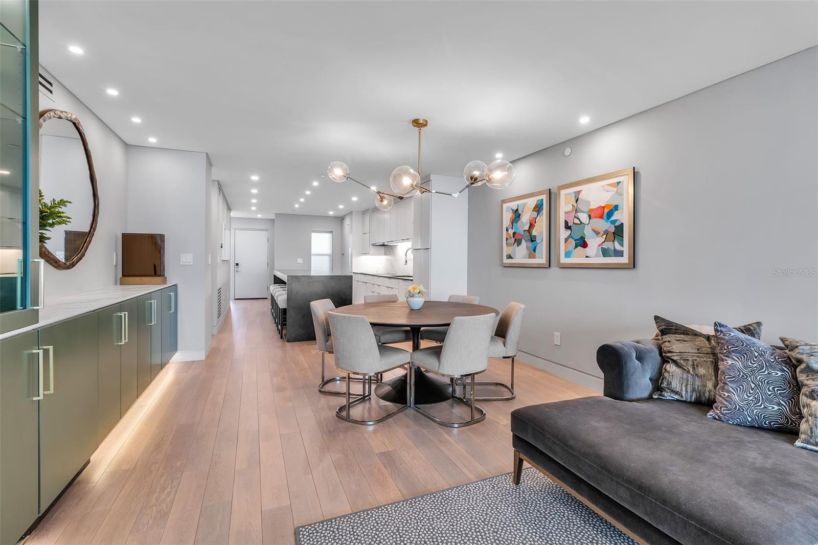 Image 19 of 76 For 5740 Midnight Pass Road 403