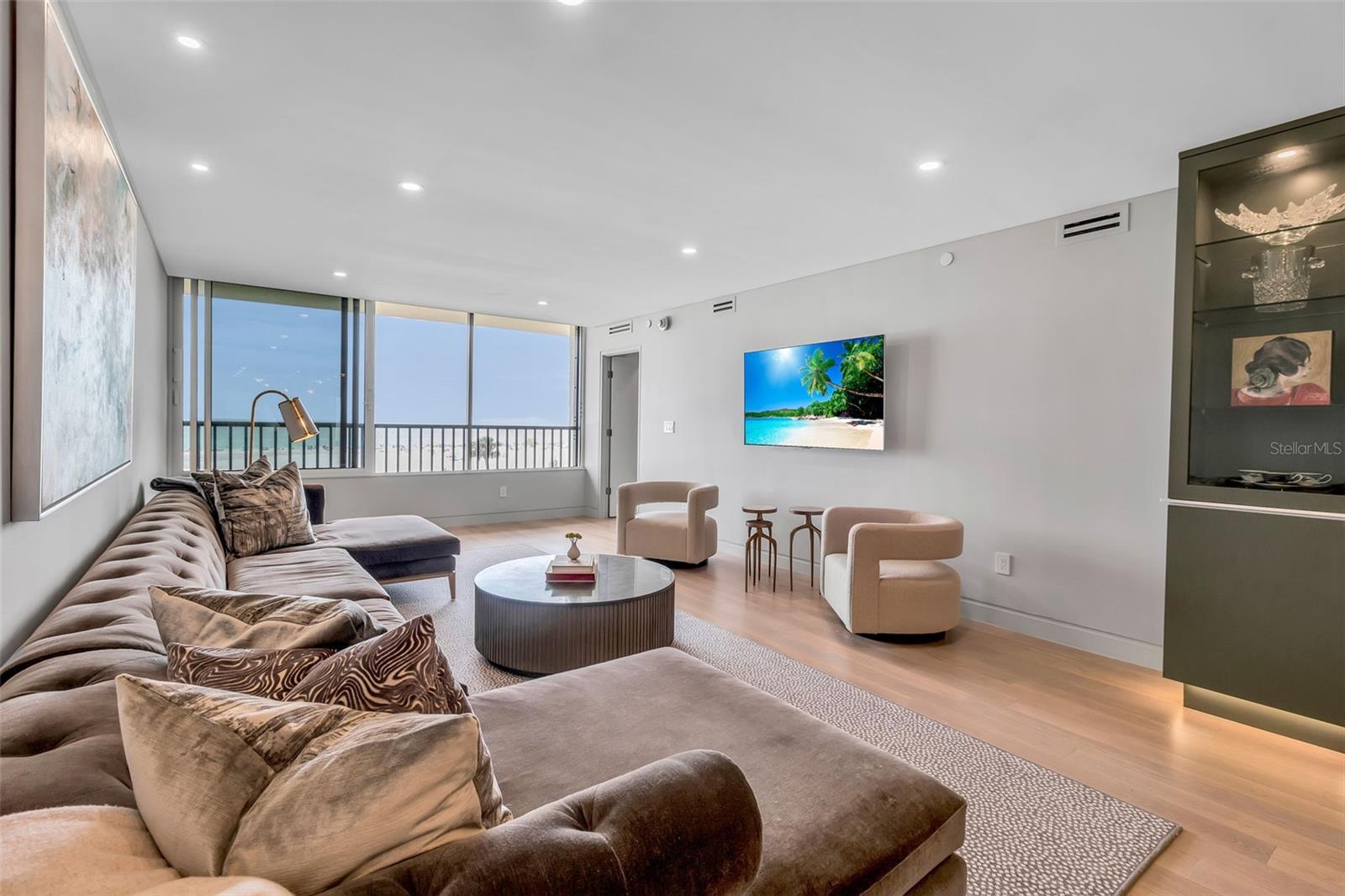 Image 22 of 76 For 5740 Midnight Pass Road 403