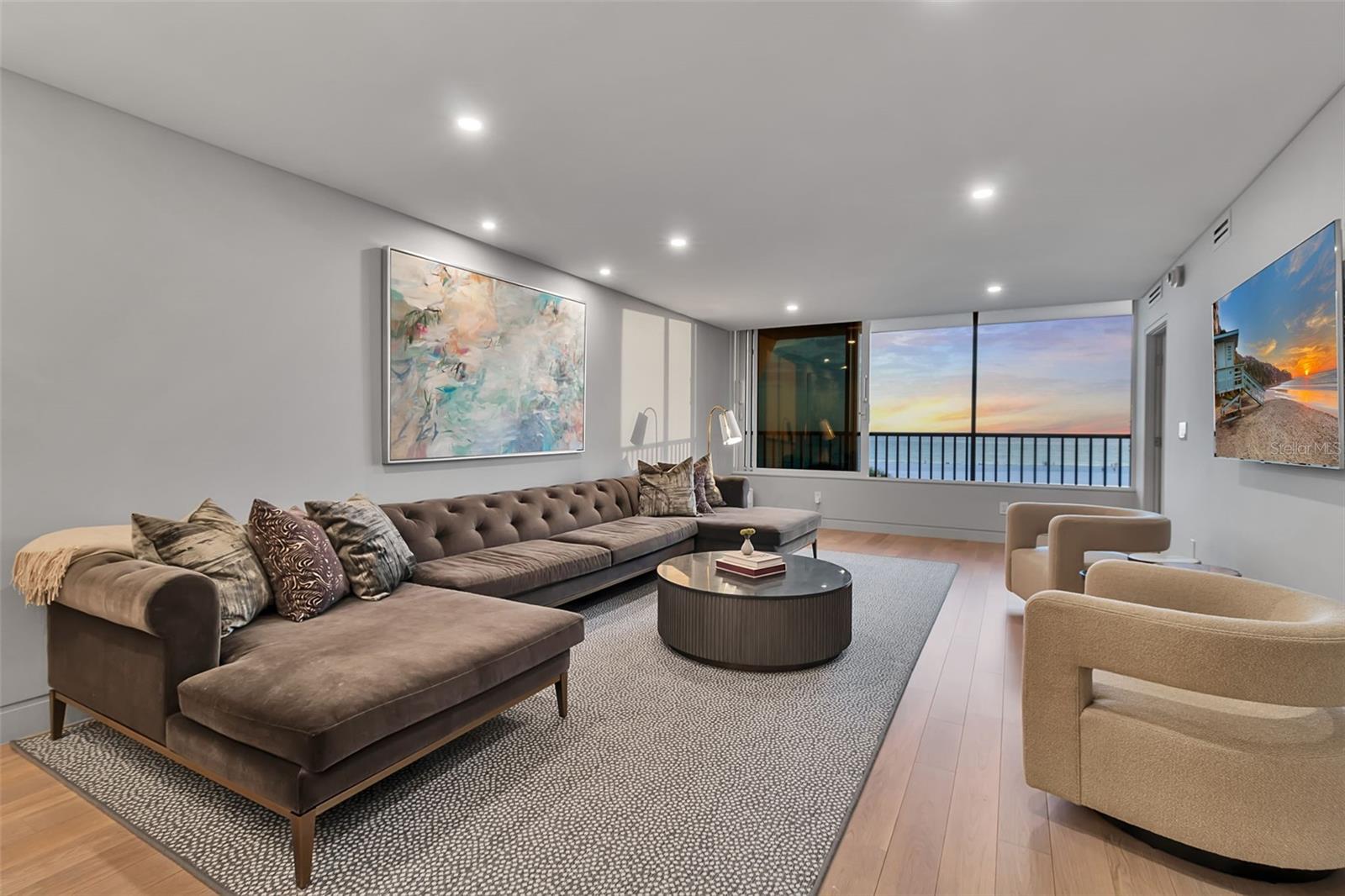 Image 23 of 76 For 5740 Midnight Pass Road 403