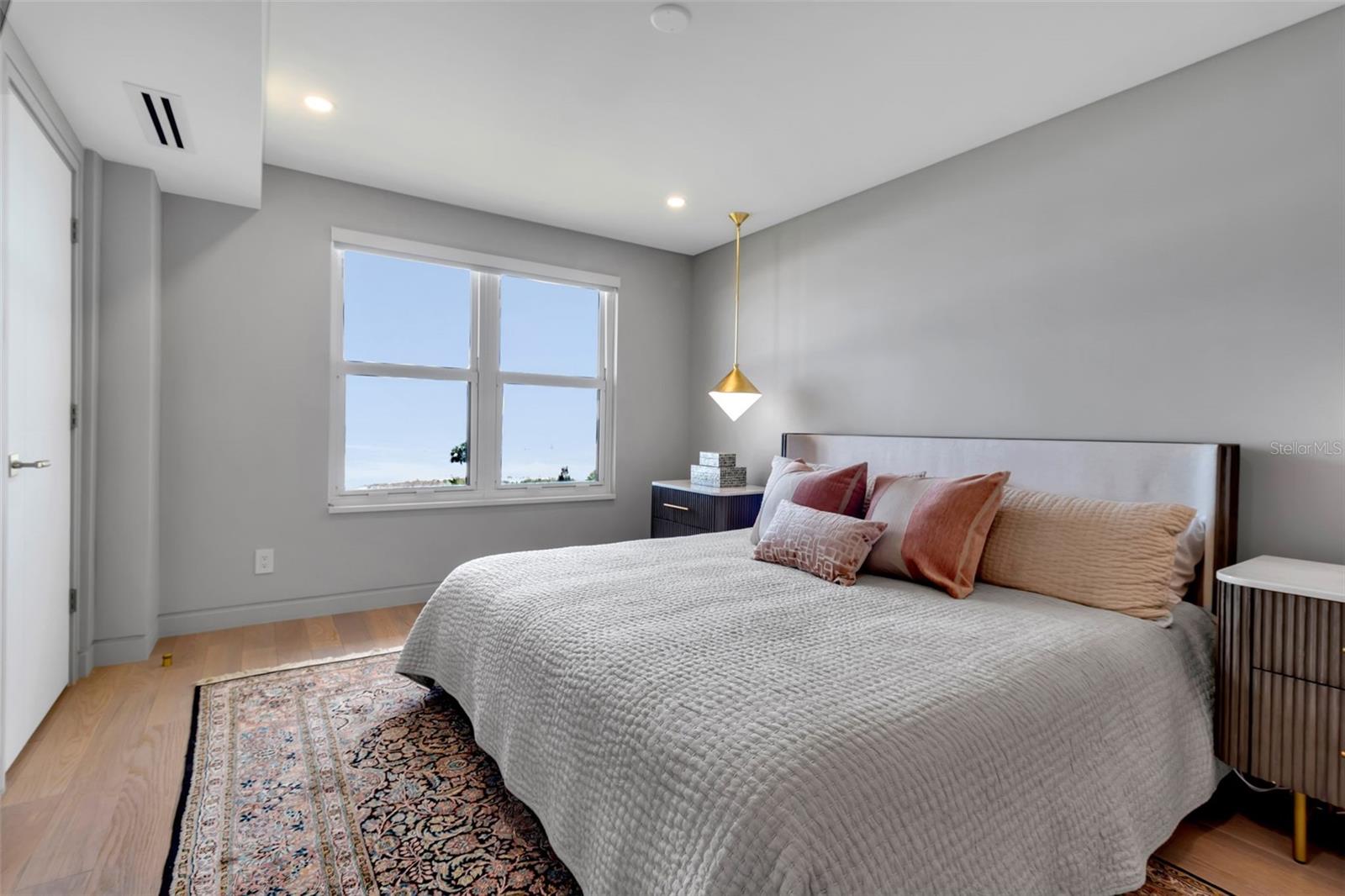 Image 28 of 76 For 5740 Midnight Pass Road 403