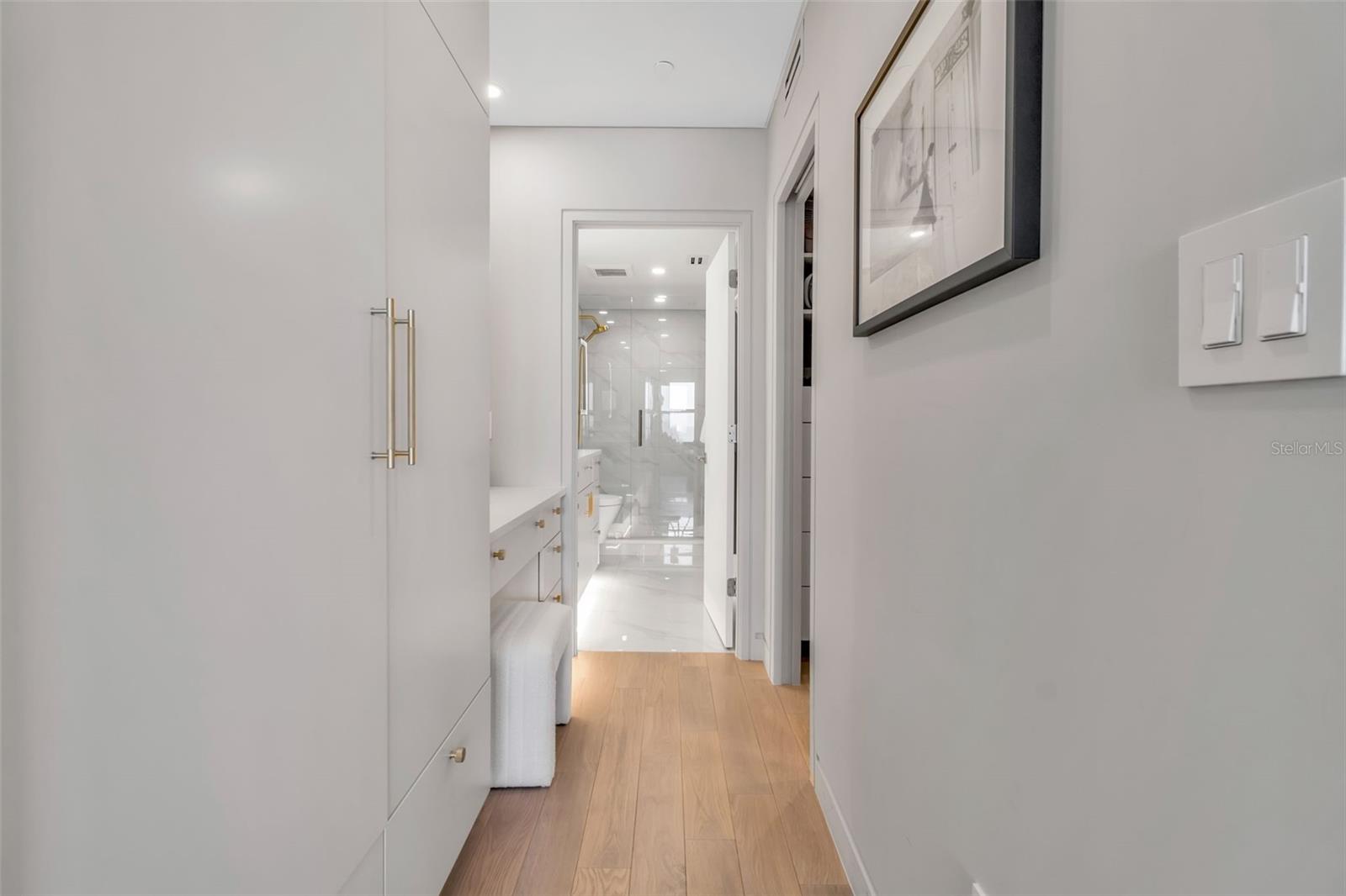 Image 29 of 76 For 5740 Midnight Pass Road 403